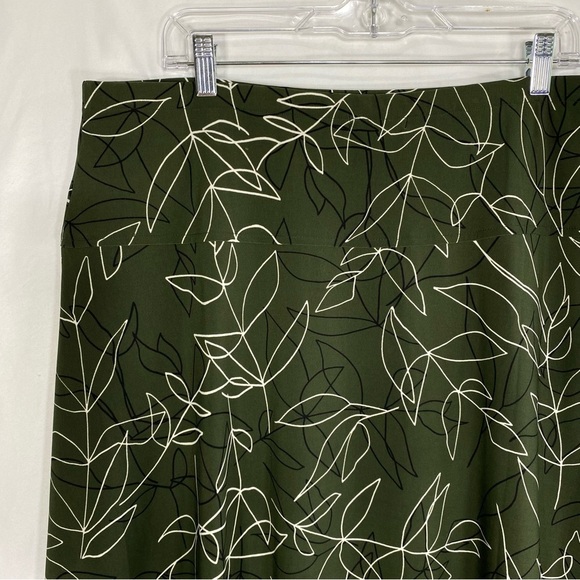 Rob & Ali Dark Olive Leaf Line Print Stretch Skirt - Picture 4 of 8